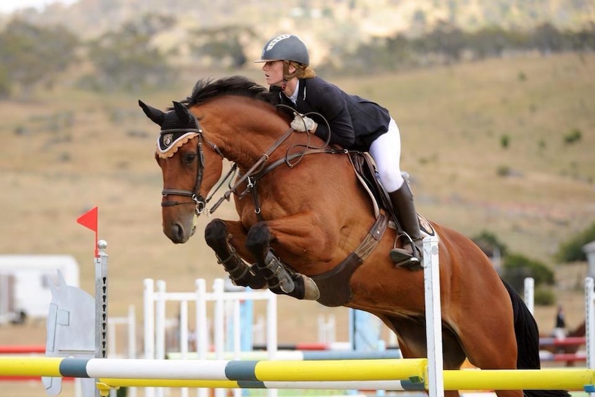 Olivia Inglis in show jumping competition