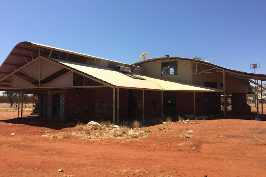 A dilapidated building at Mutitjulu.