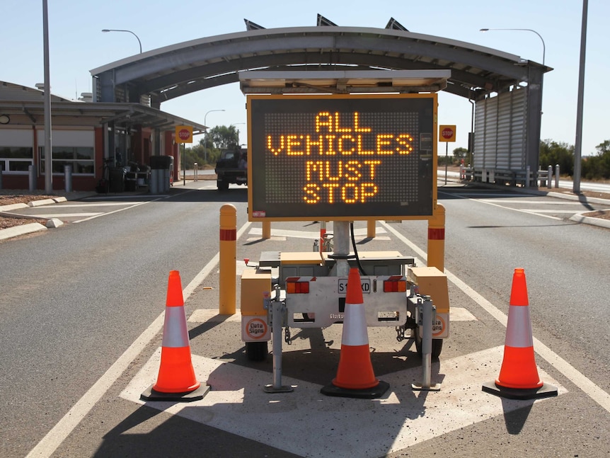 traffic sign that says all vehicles must stop in LED lights