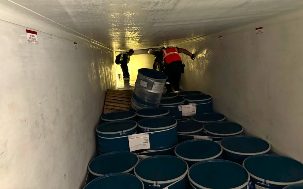 Custom officers aboard a sip carrying 500kgs of cocaine.