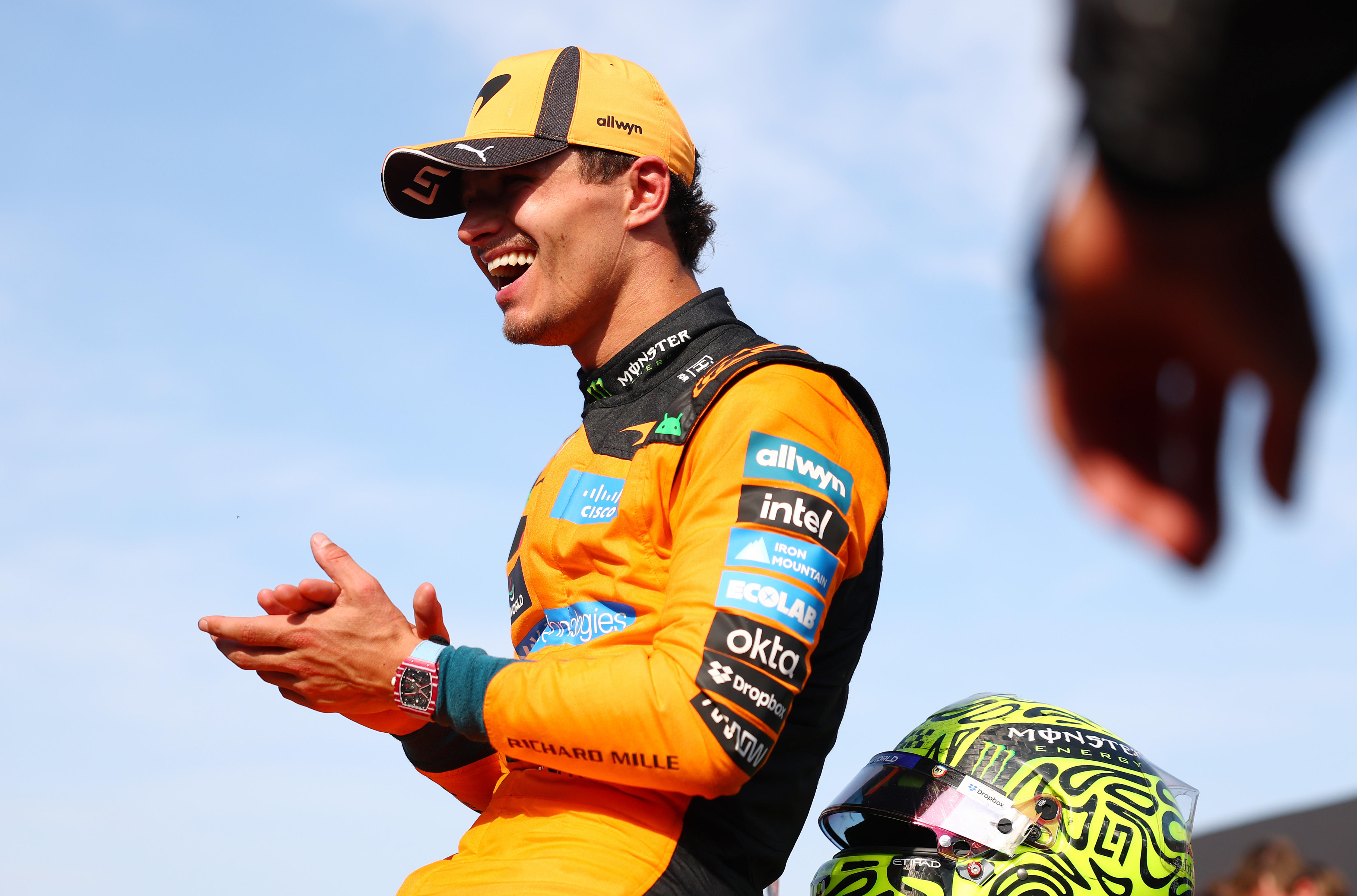 Lando norris claps his hands