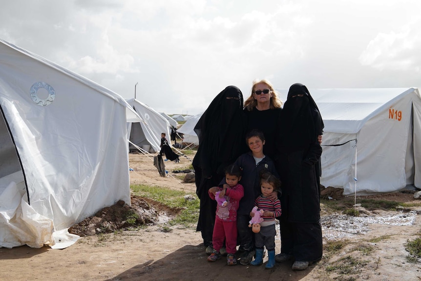 Karen Nettleton with HOda, Zaynab, Hamzeh and two great grandchildren infront of their ISIS refugee tent