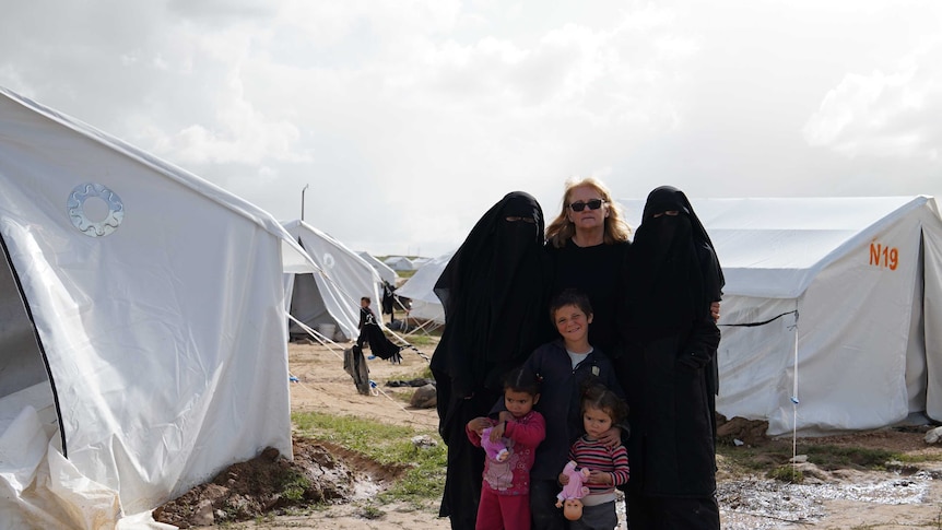 Karen Nettleton with HOda, Zaynab, Hamzeh and two great grandchildren infront of their ISIS refugee tent