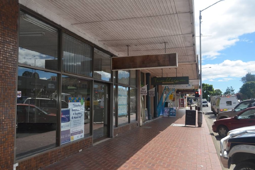 Smith Street in Kempsey's CDB with vacant shop fronts and dishevelled buildings.
