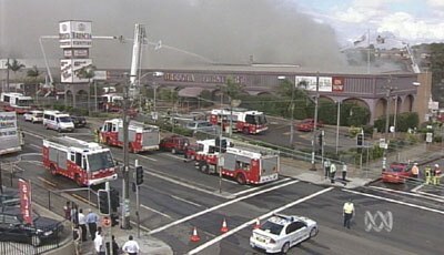 Sydney factory blaze challenges fire crews - ABC News