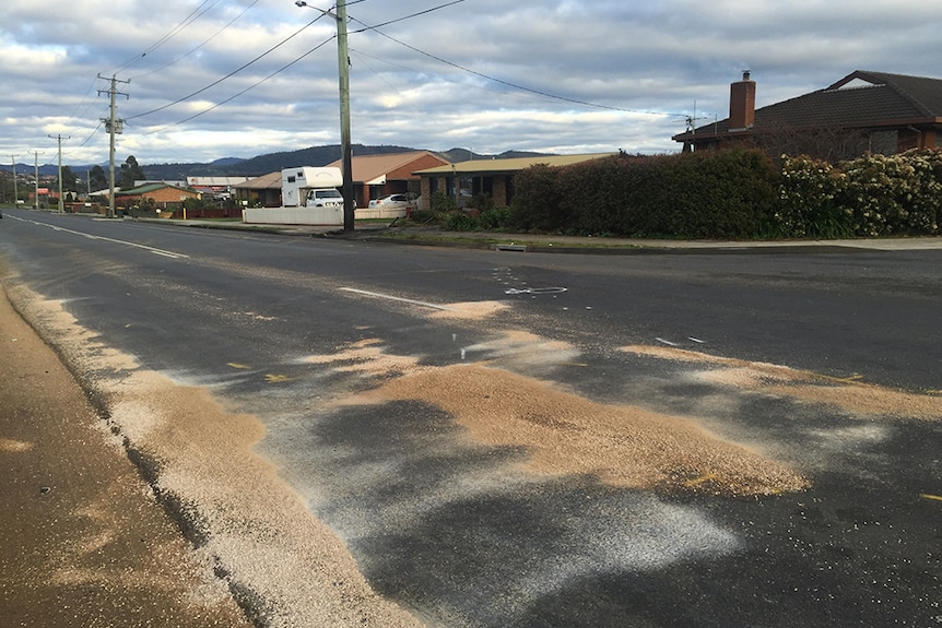 Crash scene at Sorell, after man and toddler die, 15 September 2016.