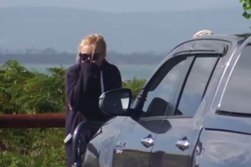 Witness to man's death due to stingray, Lauderdale Beach, Tasmania.