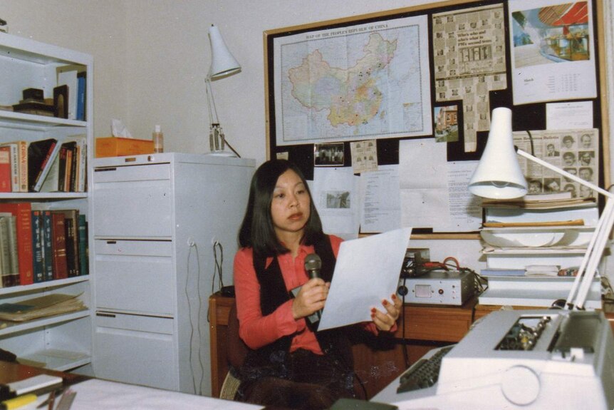 钟海莲是ABC首位女驻外记者。摄于1985年驻华记者站。