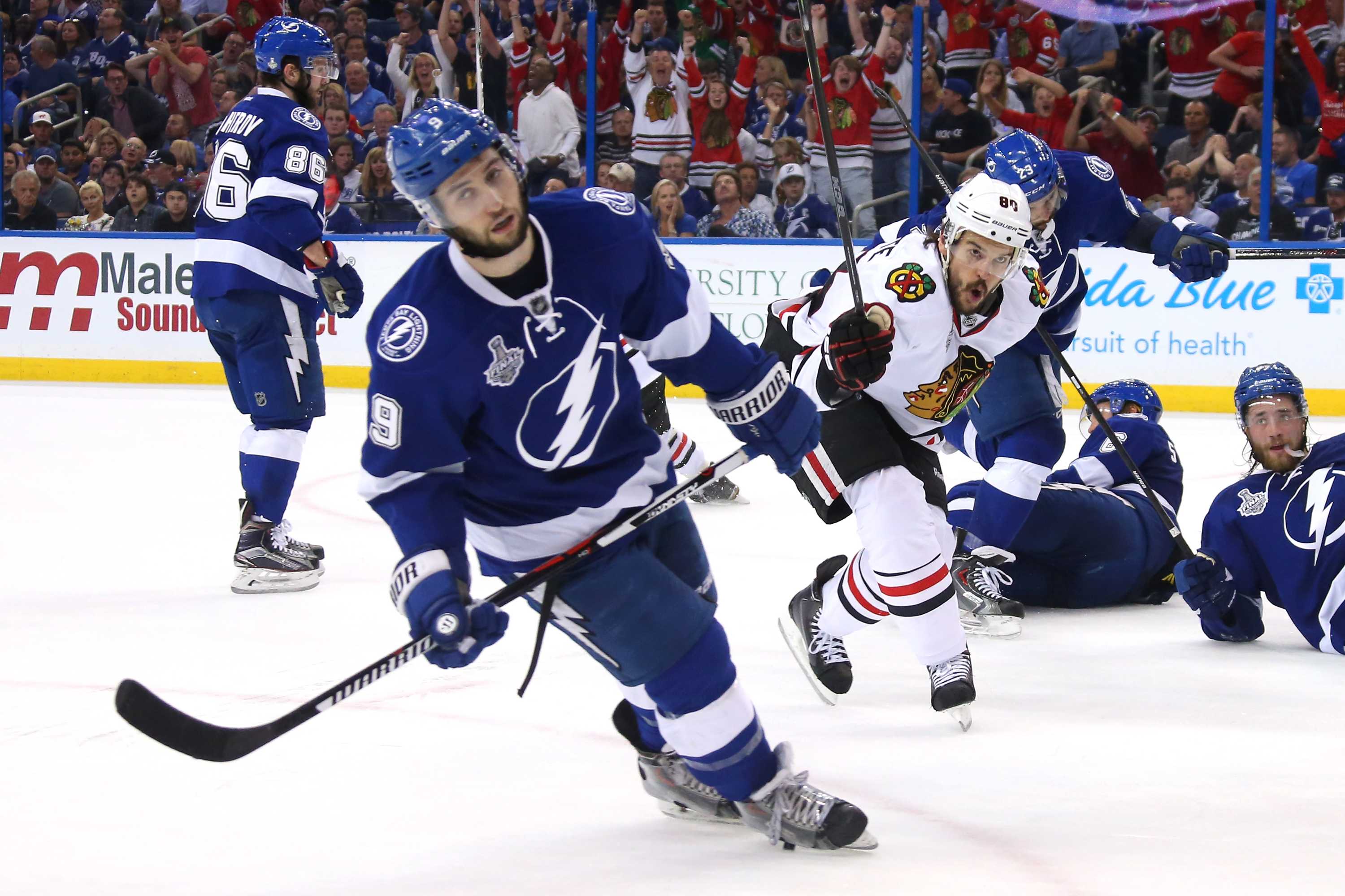 Chicago Blackhawks Beat Tampa Bay Lightning In Stanley Cup NHL Opener ...