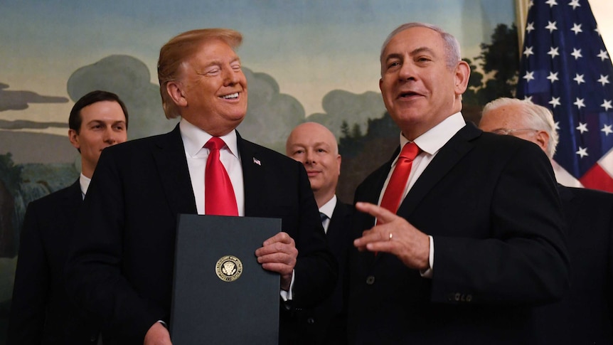 US President Donald Trump stands with Israeli Prime Minister Benjamin Netanyahu.