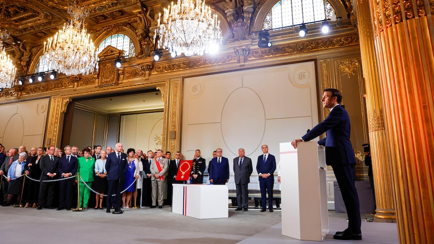 Emmanuel Macron standing and speaking at the swearing-in ceremony 