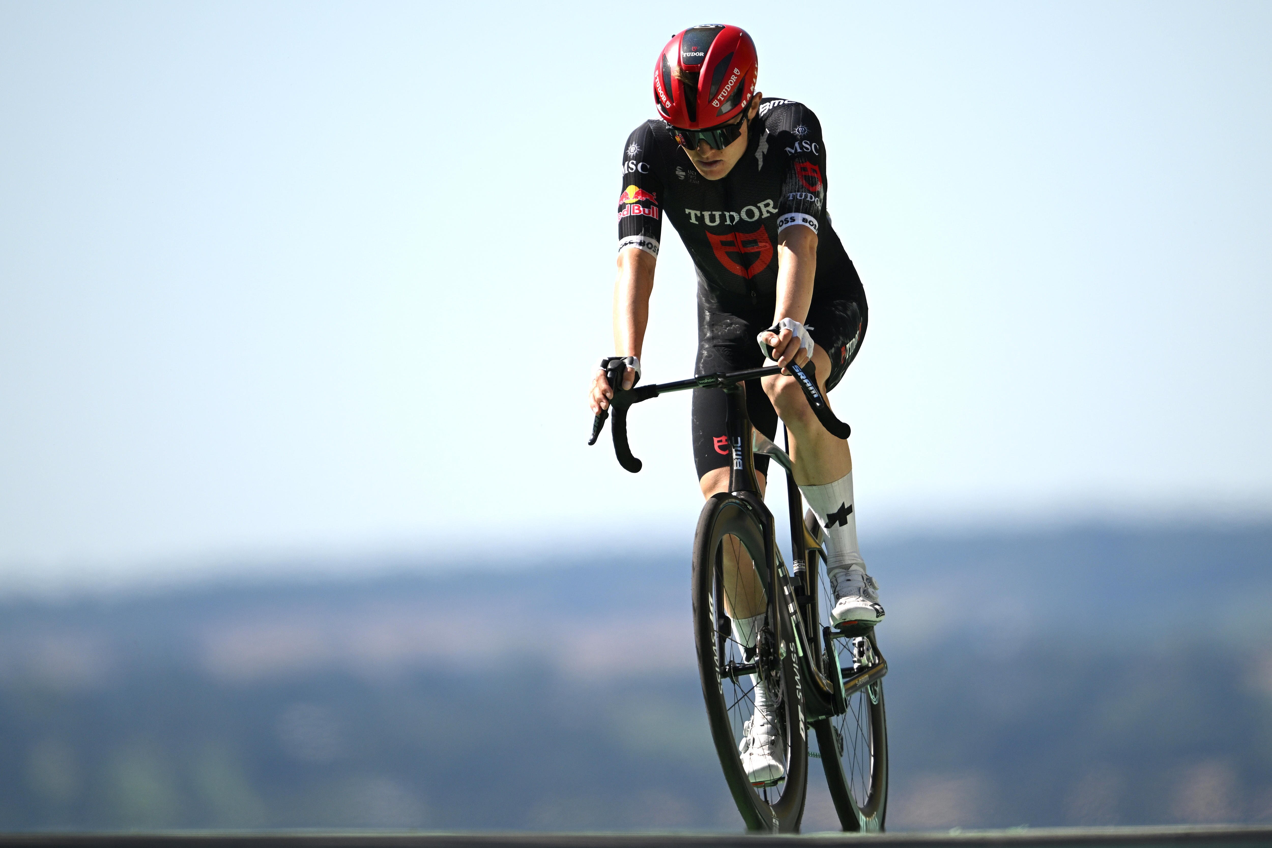 Aussie Storer third in Tour de France stage as Pogačar gives up yellow jersey 