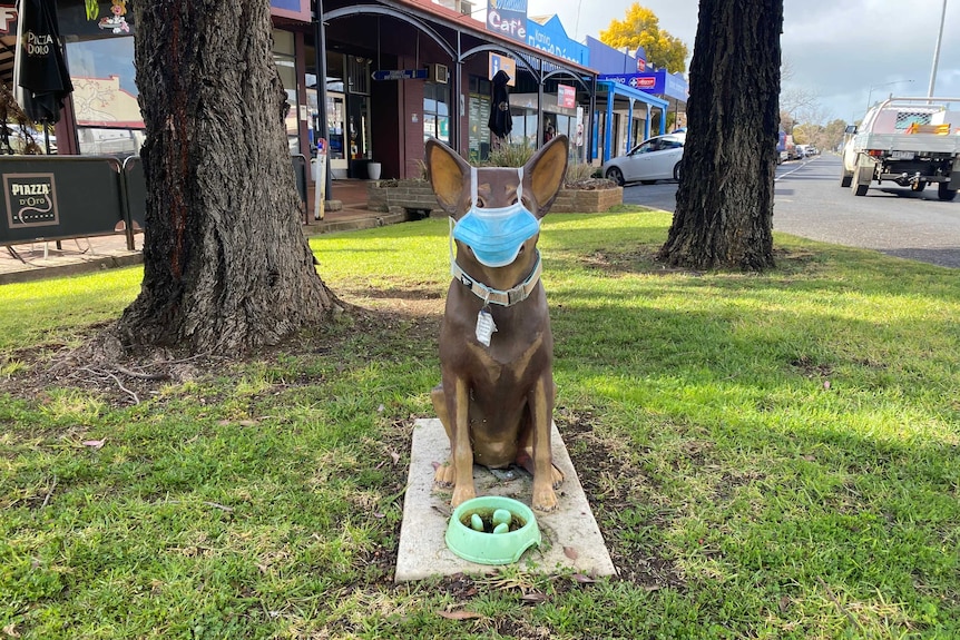 A statue of a dog in Kaniva in western Victoria with a face mask.