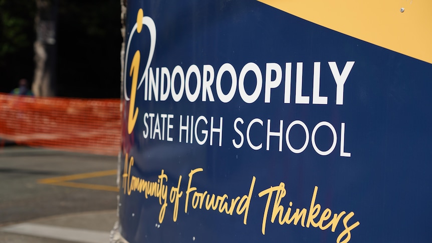 Indooroopilly State High School, COVID-19, lockdown, sign