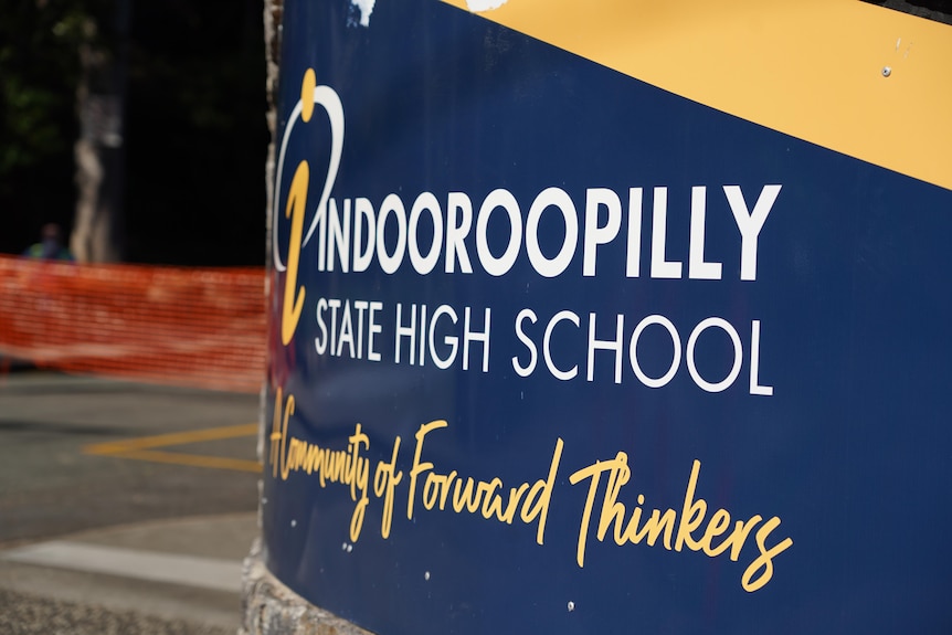 Indooroopilly State High School, COVID-19, lockdown, sign