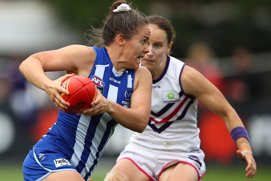 Emma Kearney attempts to break a tackle by Kara Antonio