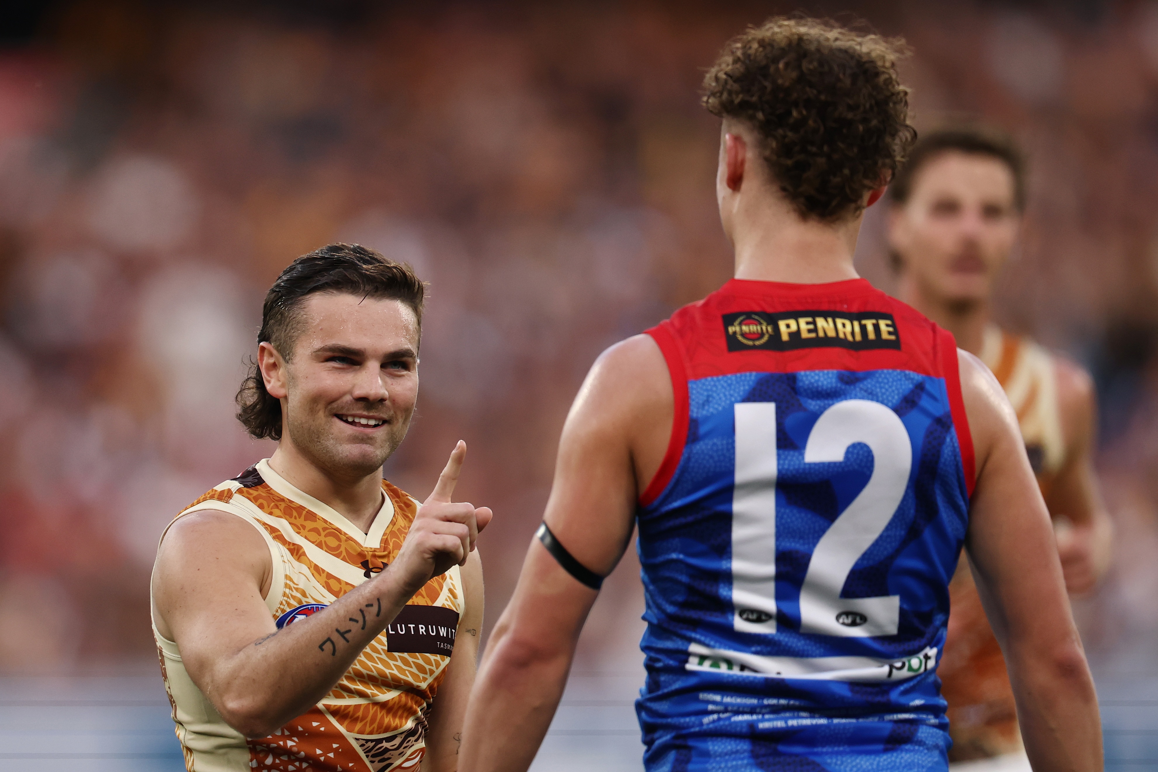 Live: Hawks look for revenge against Dees as Giants host ladder-leaders Freo