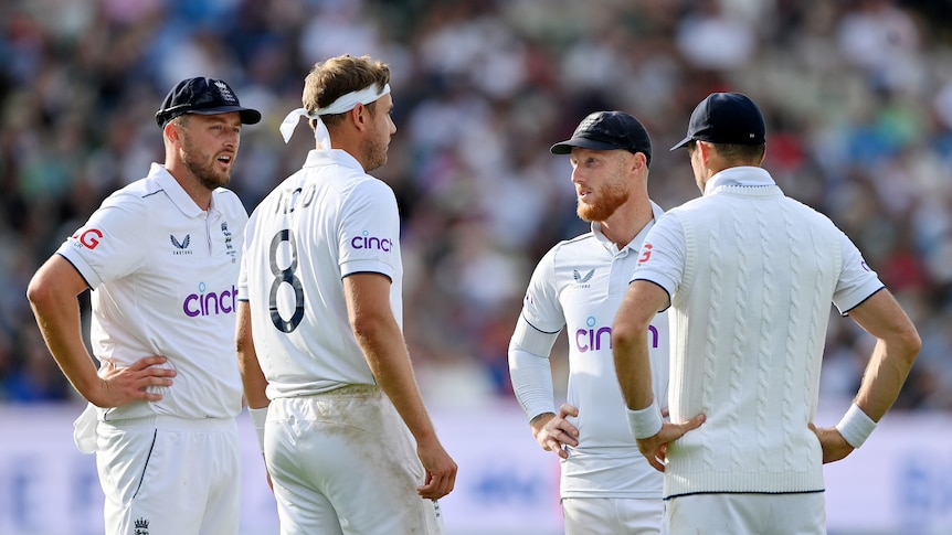 Ollie Robinson, Stuart Broad, Ben Stokes and Jimmy Anderson talk during an Ashes Test.