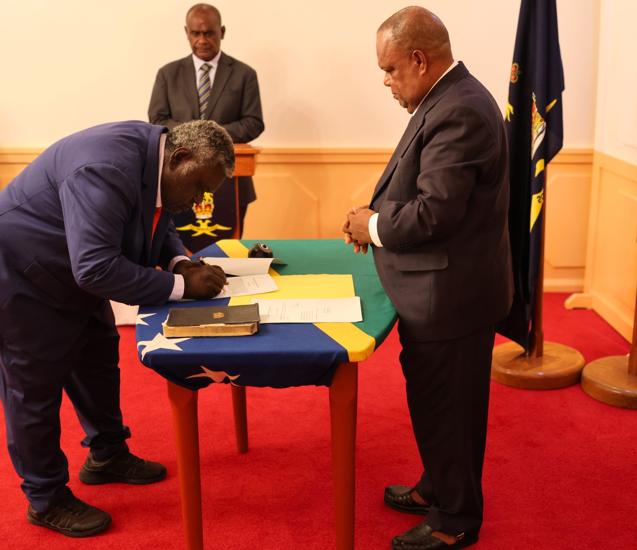 Solomons PM claws back support as political play intensifies