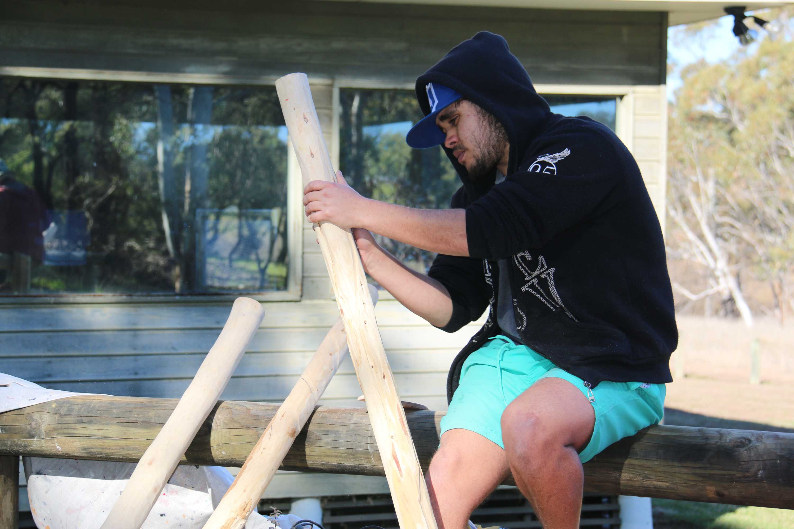 Canberra men rediscover cultural links through art of didgeridoo making