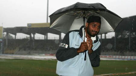 Harbhajan Singh shelters as rain washes out final day in Chennai