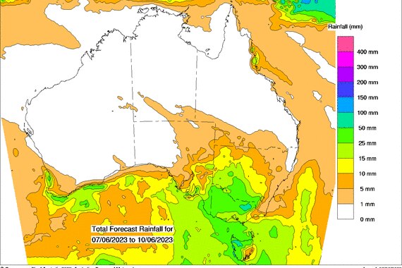 A map of Australia showing different levels of expected rain in colours