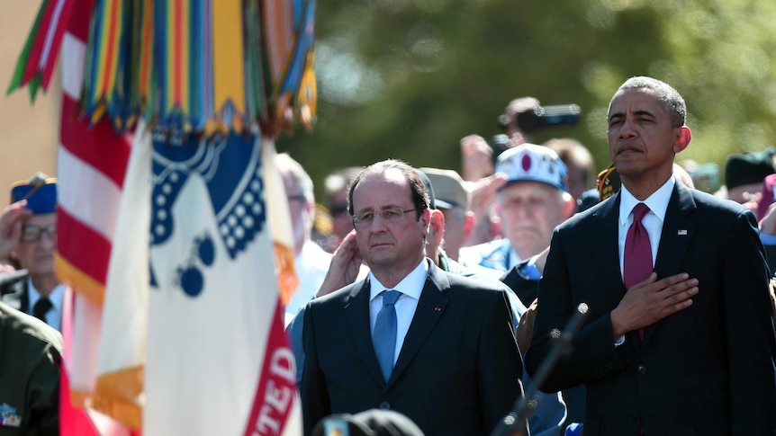 US president Barack Obama (R) and French president Francois Hollande (L)