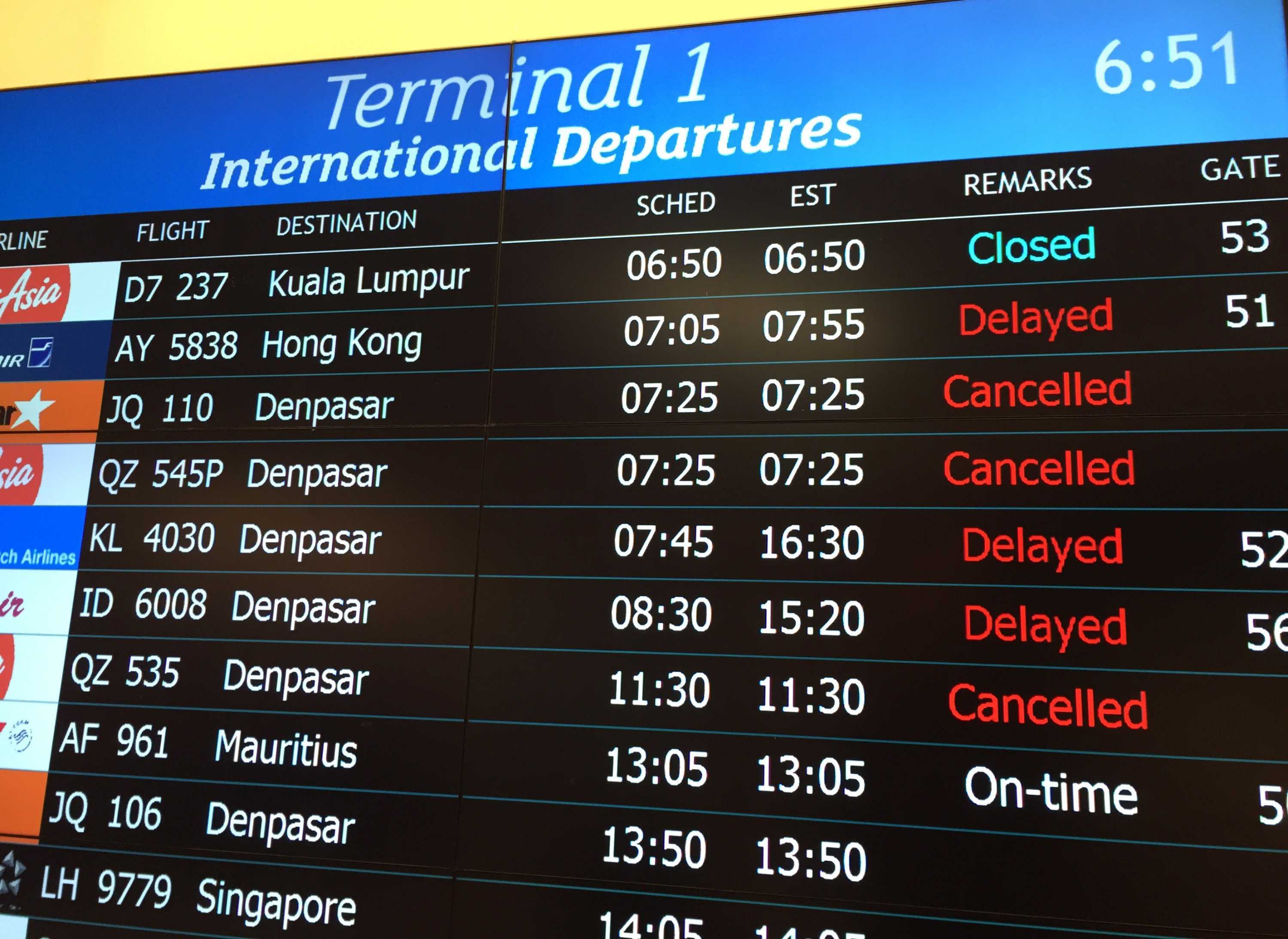 Bali's Mt Agung volcano erupts again, closing Denpasar Airport and