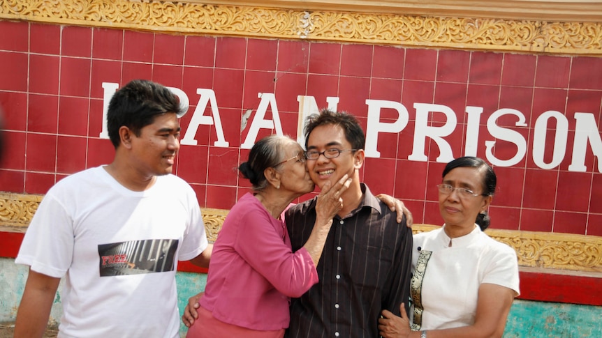 Burmese blogger freed from jail