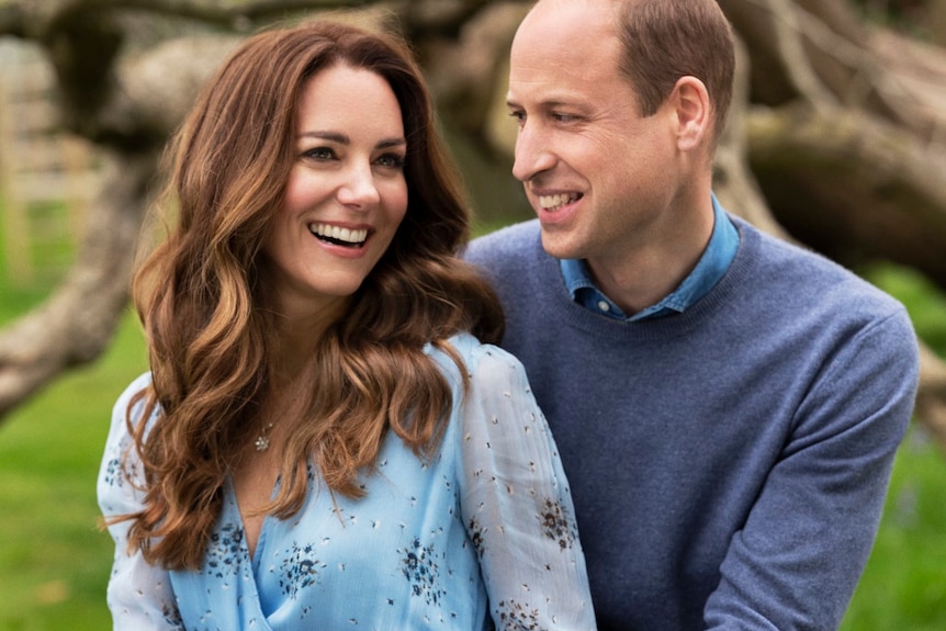 Prince William and Catherine hold hands.