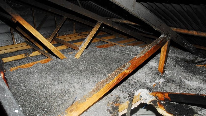During the HIP roll-out four men died and hundreds of house fires broke out, many of them in ceilings where foil insulation had been incorrectly installed.