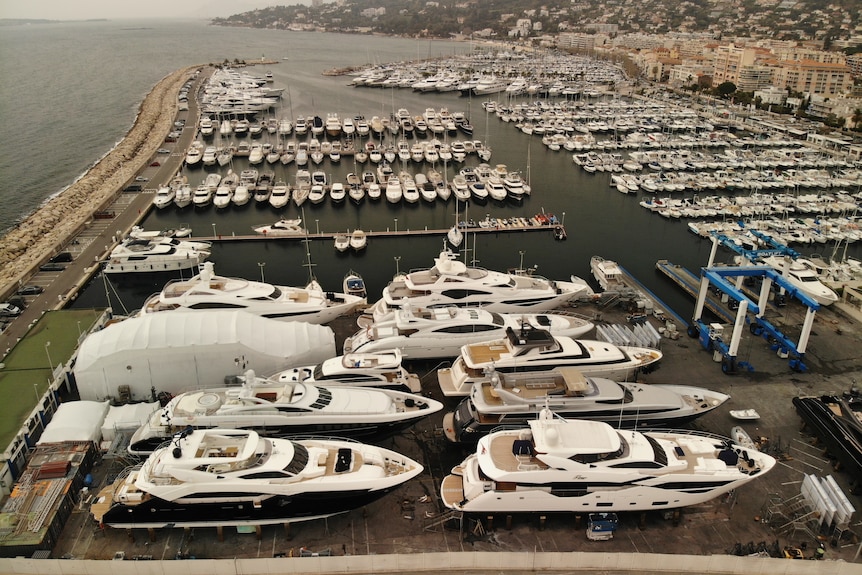 Marina 拥有法国的豪华游艇。