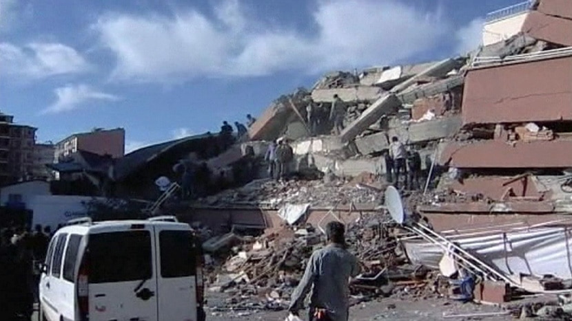 Raw footage: Buildings flattened by Turkish earthquake