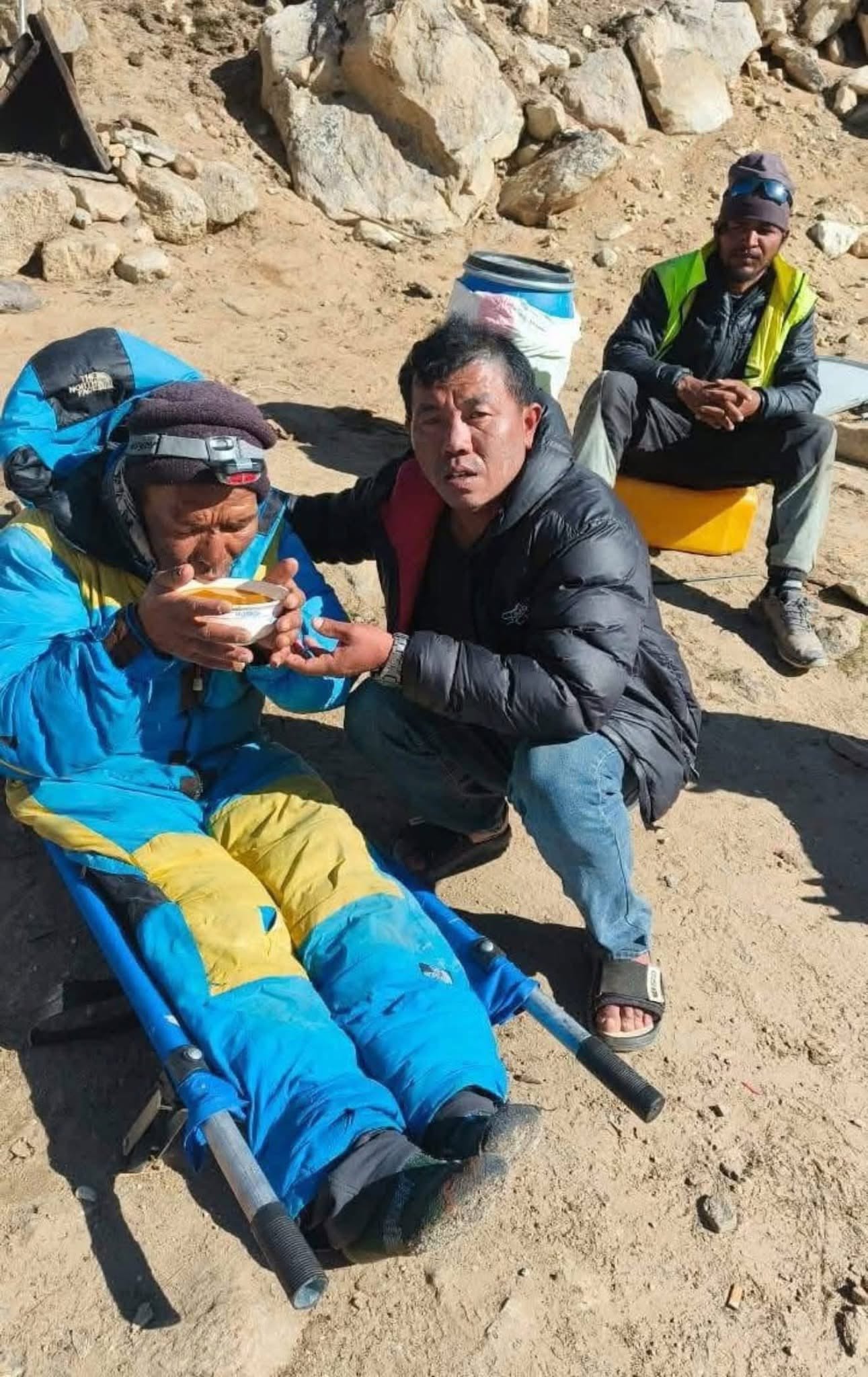 Sherpa survives Everest after days lost on mountain