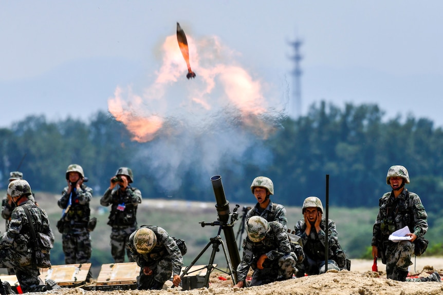 Chinese soldiers train live fire