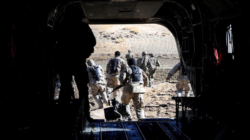 Australian special forces and Afghan police disembark Chinook