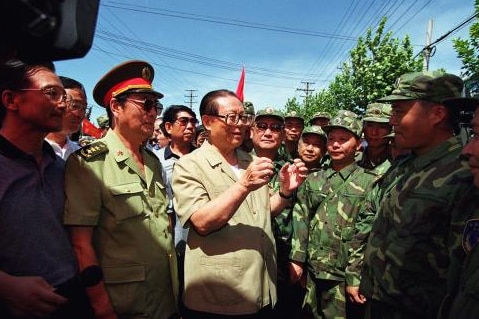 Jiang visit rescuers in 1998
