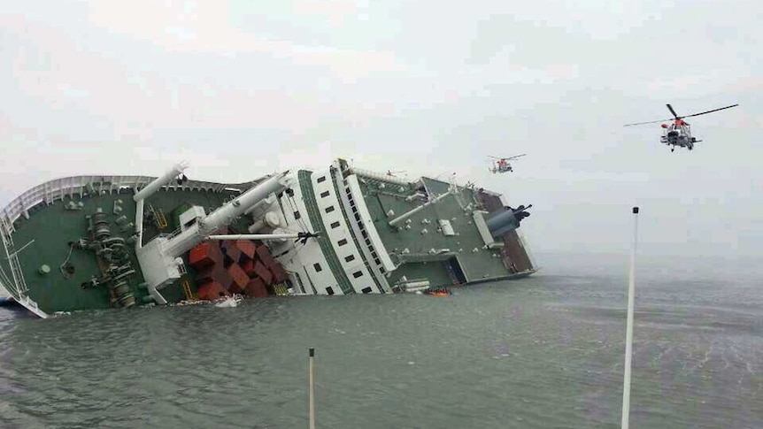 Ferry sinks off South Korea