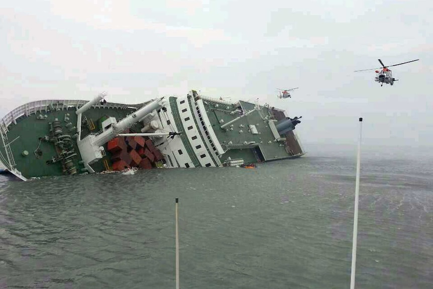 Ferry sinks off South Korea