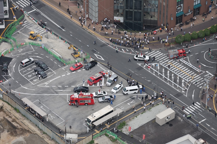 Aerial photo of cars at the scene of where Shinzo Abe collapsed