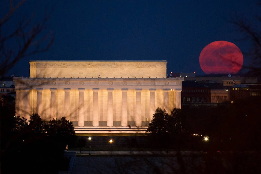 Supermoon over Lincoln Memorial