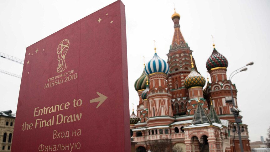A signpost directing people to the entrance of the Final Draw is placed on the Red Square.