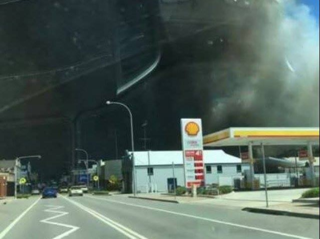 Picture of smoke filled air as fire closes in on Cessnock.