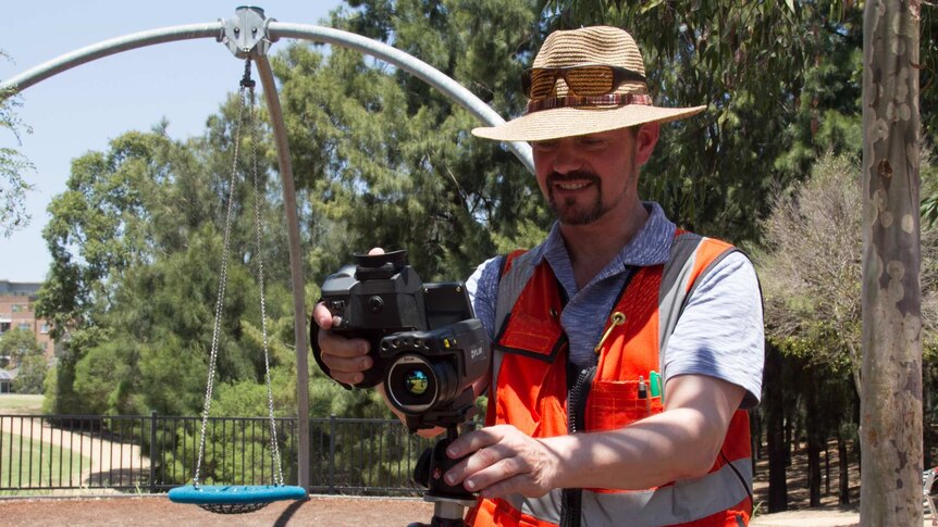 Dr Sebastian Pfautsch measuring surface temperatures