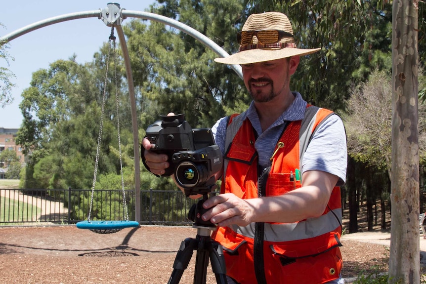 Dr Sebastian Pfautsch measuring surface temperatures