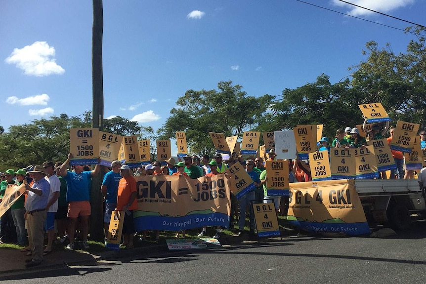 Hundreds of protesters in Rockhampton called for a proposed resort to be granted a gaming licence.