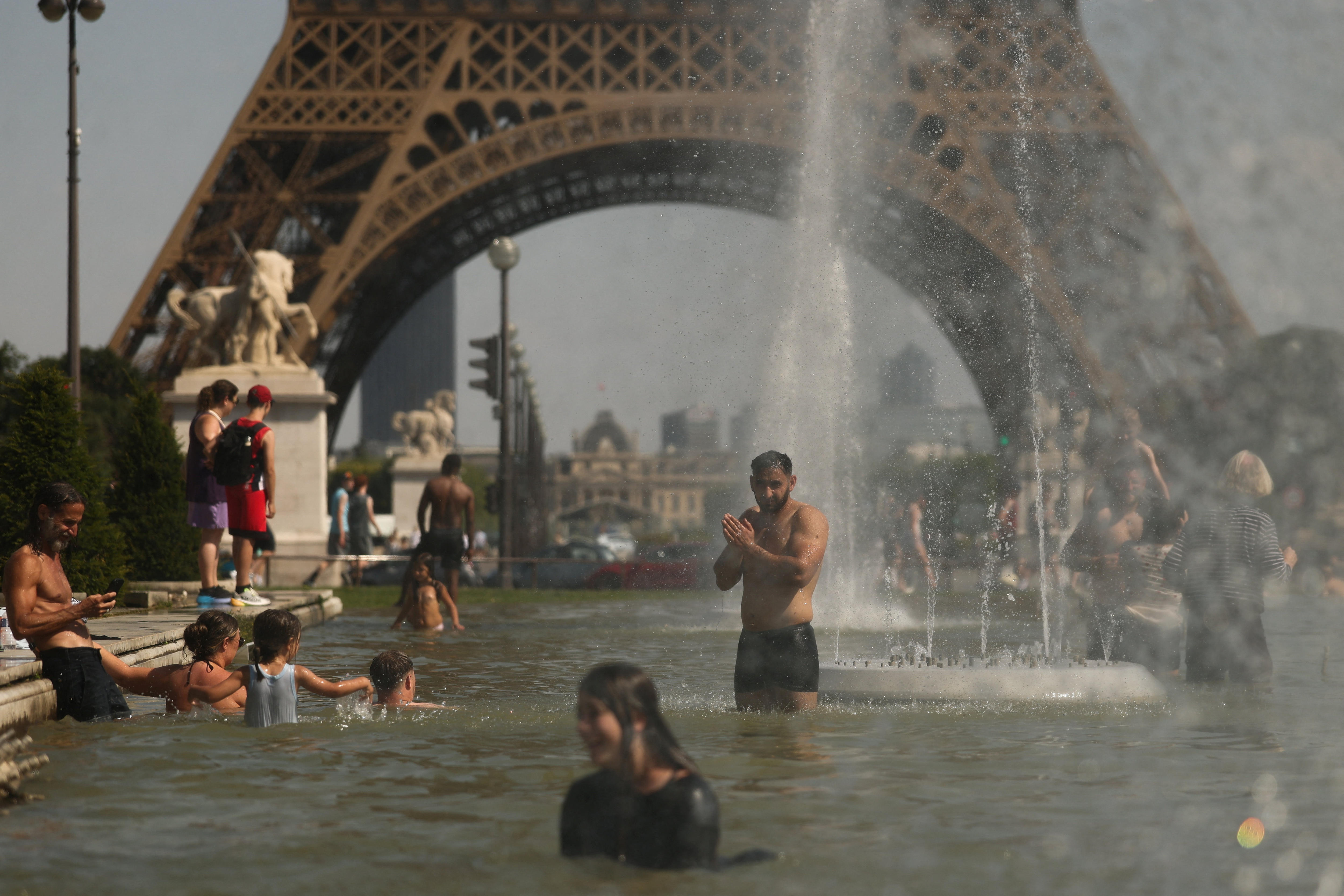 France records 4,000 deaths in three days in record European heatwave