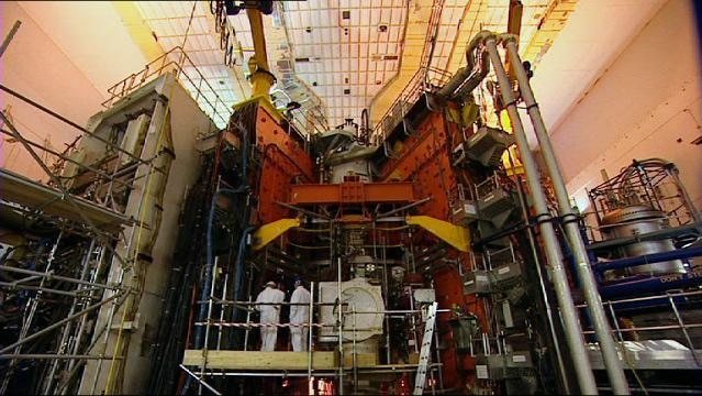 A nuclear fusion reactor