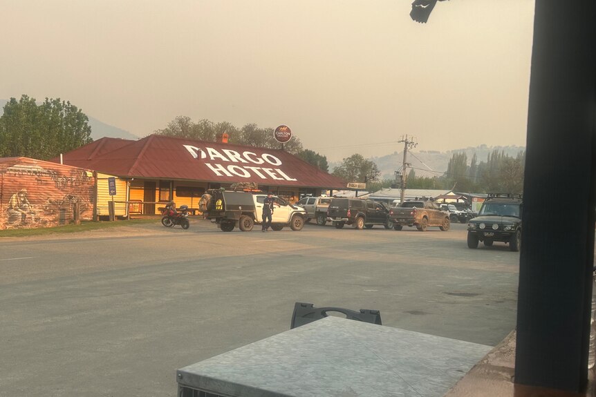 A view of the Dargo Hotel, with bushfire smoke-filled air.