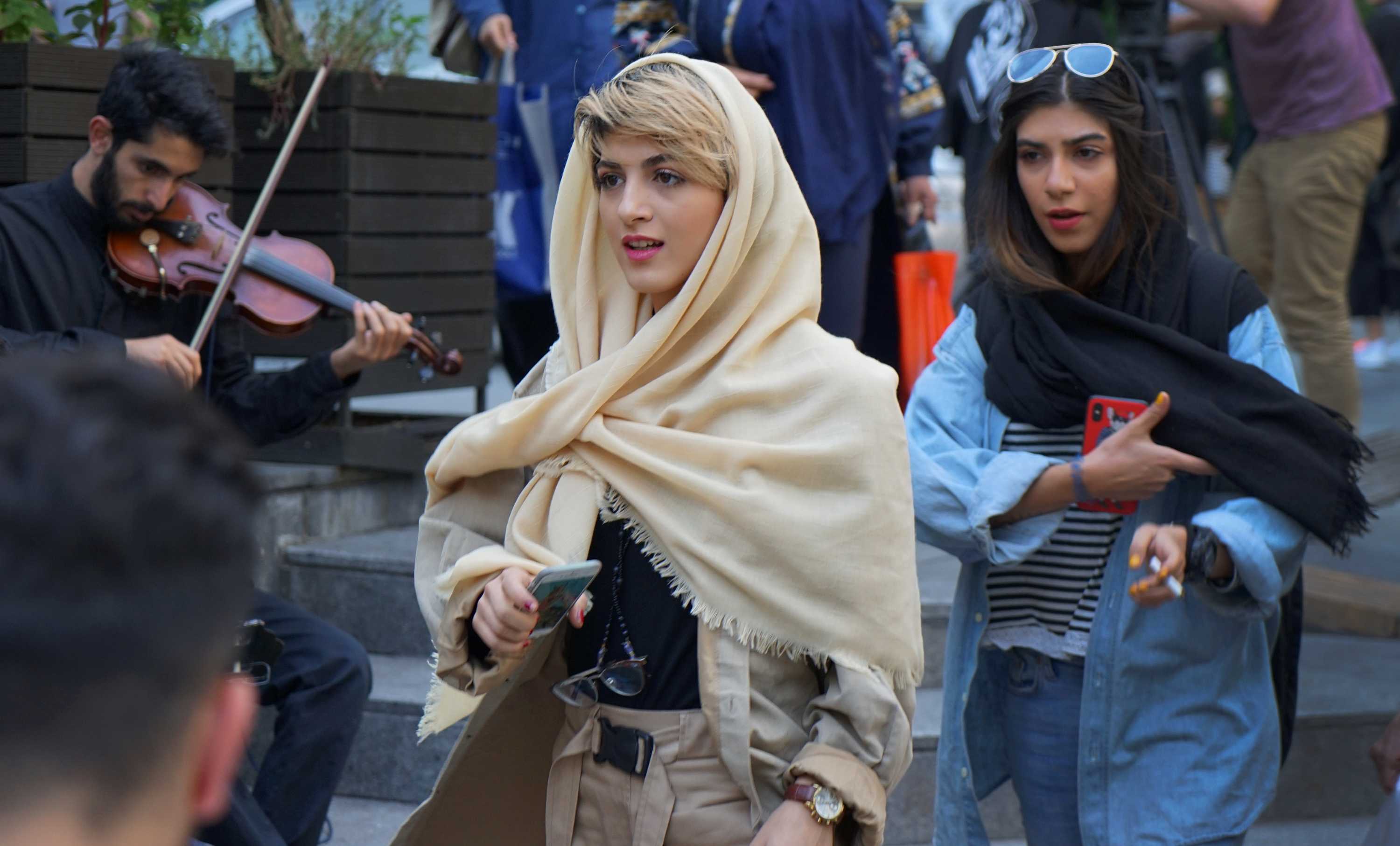 красивые девушки ирана. красивые девушки ирана. персидские красавицы. иран женщины на улице. кашкайцы.